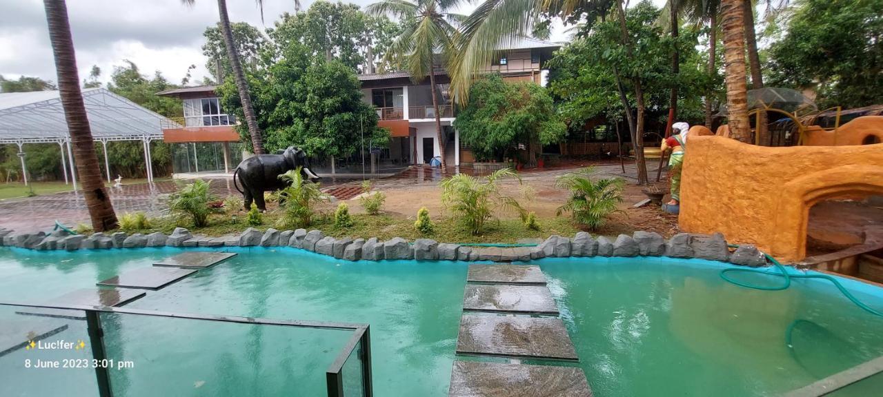 Udaya Resort Palakkad Esterno foto