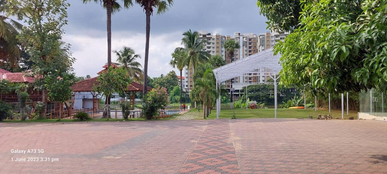 Udaya Resort Palakkad Esterno foto