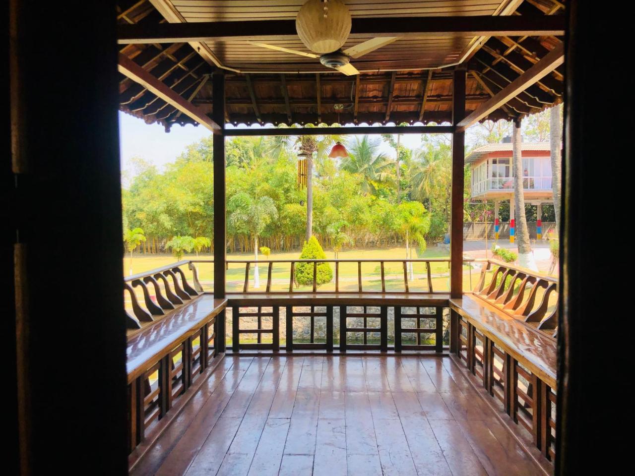 Udaya Resort Palakkad Esterno foto